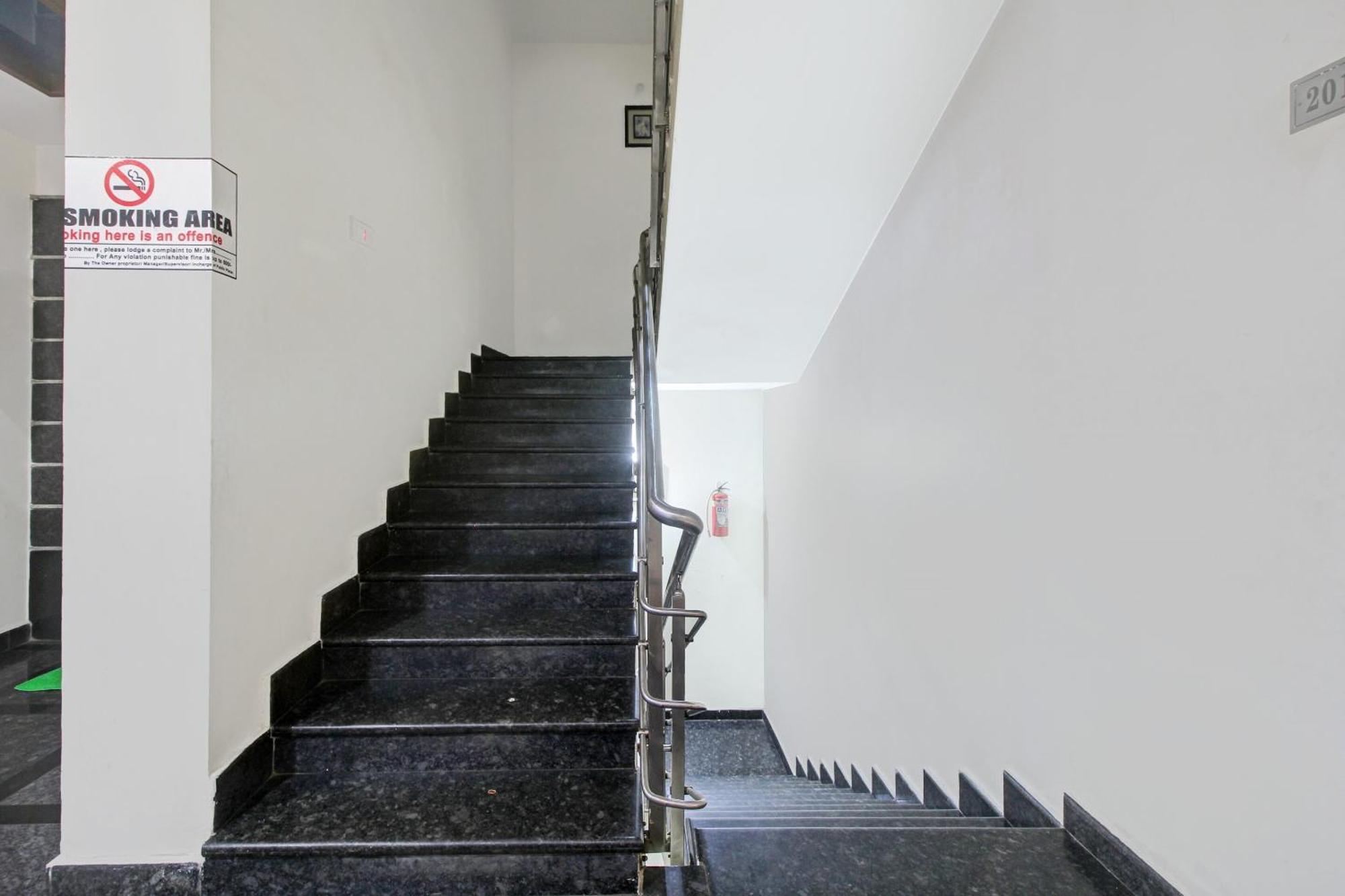 Collection O 82357 Hotel Surabhi Pride Trimulgherry المظهر الخارجي الصورة