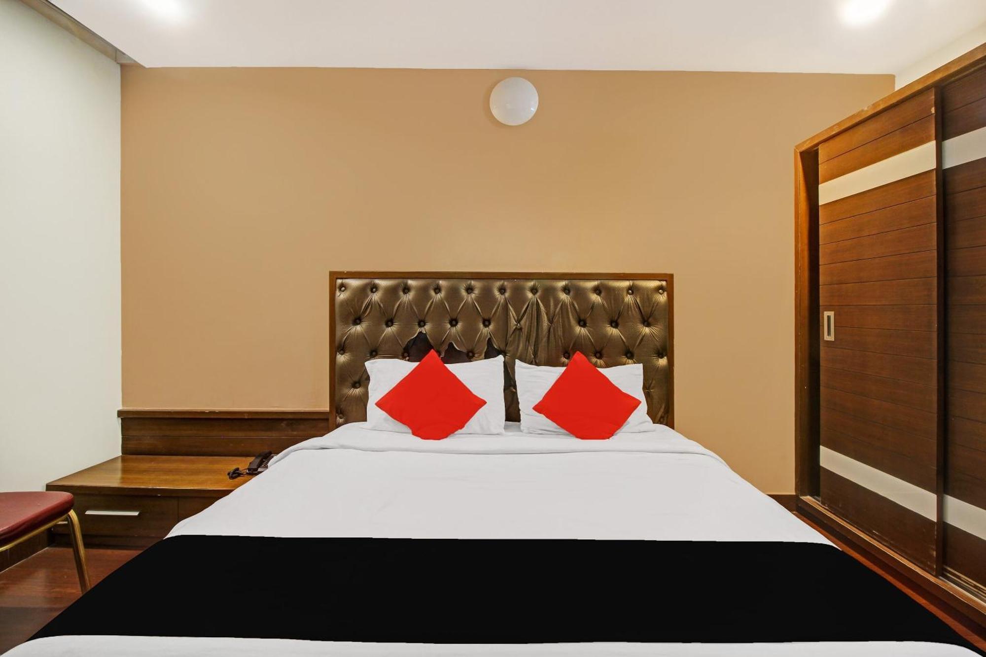 Collection O 82357 Hotel Surabhi Pride Trimulgherry المظهر الخارجي الصورة